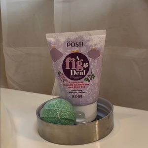 Limited edition hand cream and bath bomb duo